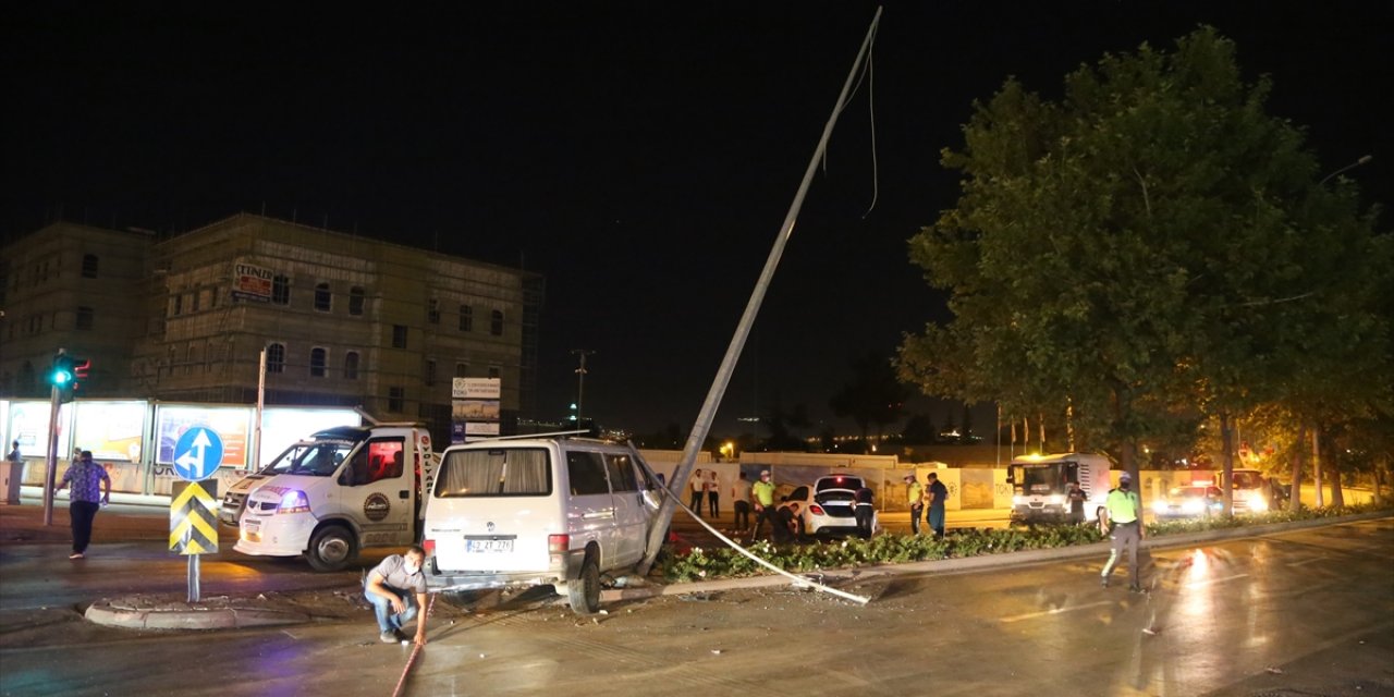 Konya'da İtfaiye Aracının Karıştığı Zincirleme Kazada 6 Kişi Yaralandı