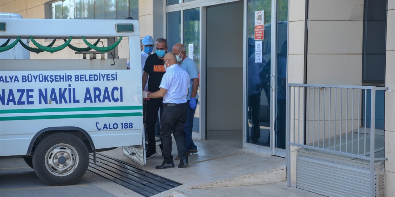 Antalya'da Meydana Gelen Trafik Kazasında 50 Yaşındaki Bahçıvan Yaşamını Yitirdi