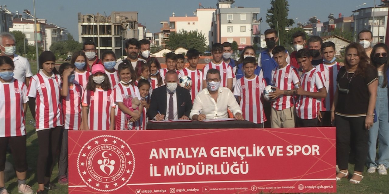 Antalyaspor, "Sokaklar Bizim" Futbol Projesi Ortaklarından Oldu