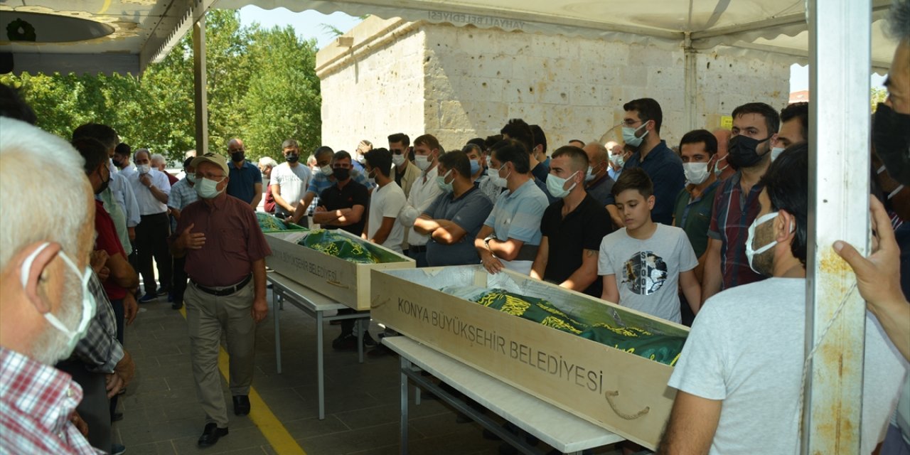 Konya'da Aynı Aileden Ölen 6 Kişi Kayseri'de Toprağa Verildi