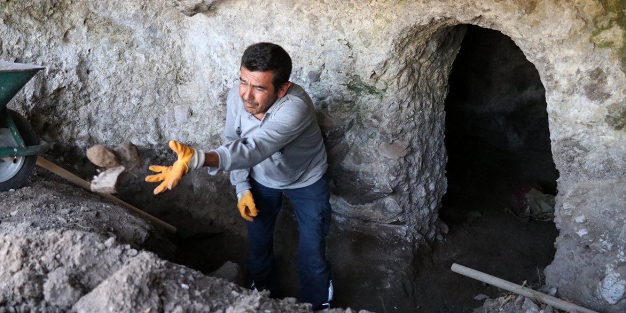 Konya Takkeli Dağ'da 9 Yıldır Yürütülen Kazılarda 35 Kaya Mezarı Bulundu