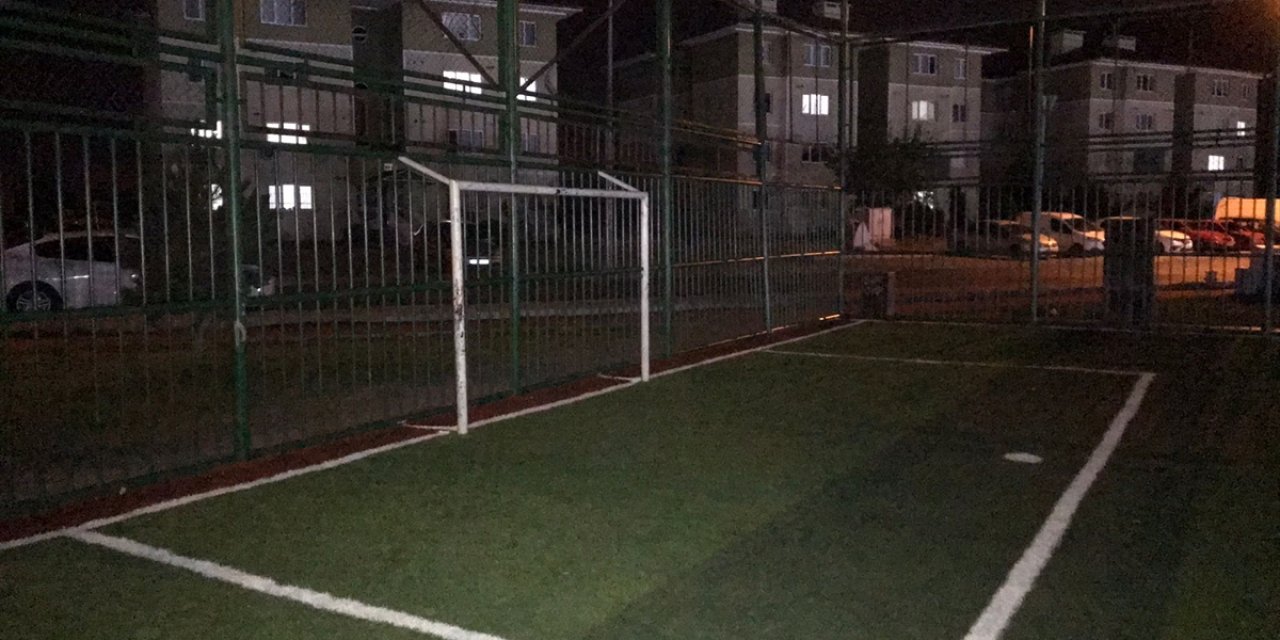 Kayseri'de Halı Sahada Çıkan Silahlı Kavgada 3 Kişi Yaralandı