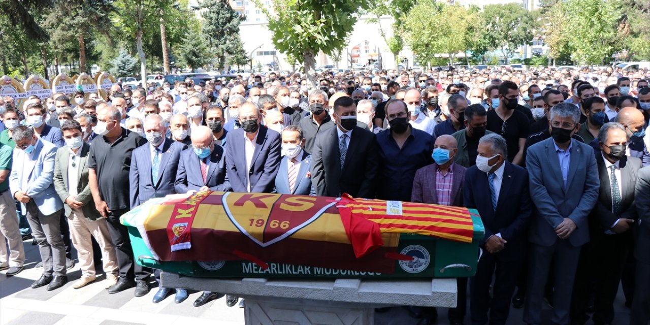 Kayserispor'un Vefat Eden Eski Başkanı Recep Mamur Toprağa Verildi