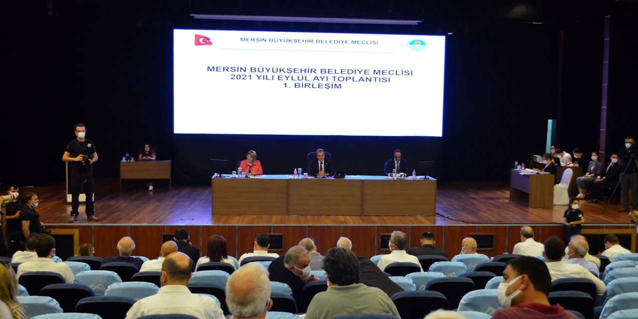 Mersin Büyükşehir Belediye Başkanı Vahap Seçer'den Şiddetli Rüzgar Uyarısı