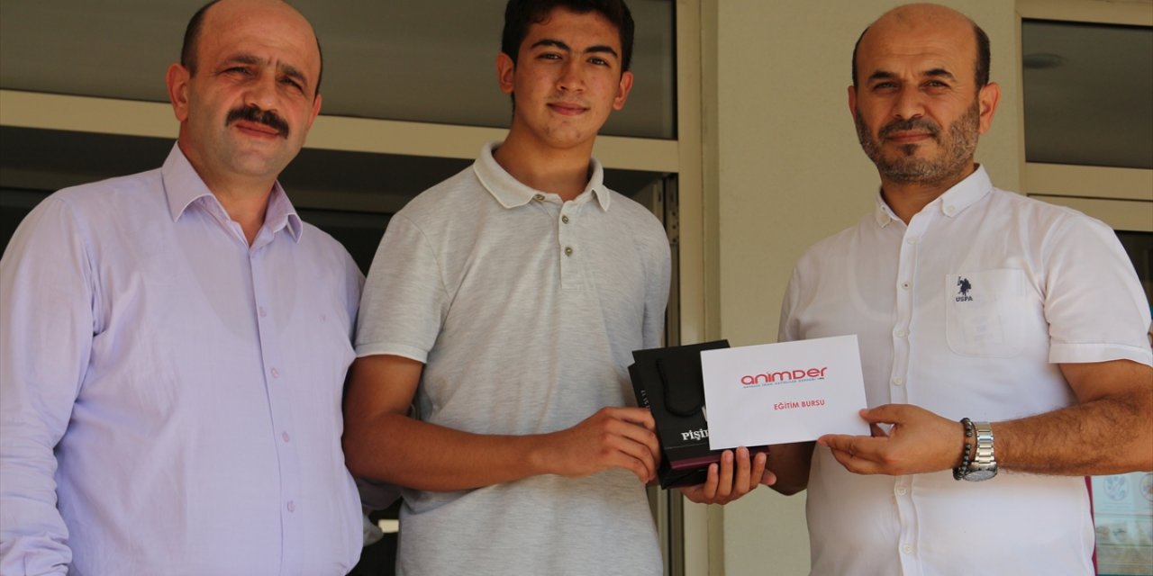 Antalya'da YKS'de Derece Yapan İmam Hatip Öğrencilerine Ödül