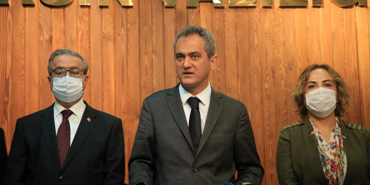 Milli Eğitim Bakanı Özer, "mersin İl Eğitim Değerlendirme Toplantısı"nın Ardından Açıklama Yaptı: