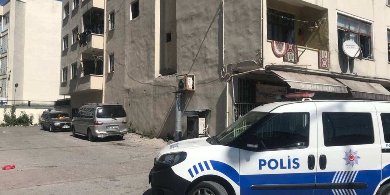 Kayseri'de İkinci Kattan Düşen Kadın Ağır Yaralandı