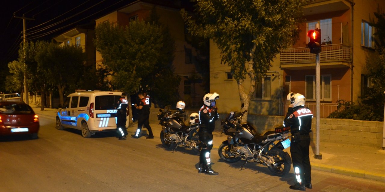 Karaman'da Yüksek Ses Tartışmasında Bir Kişi Silah Ve Bıçakla Yaralandı