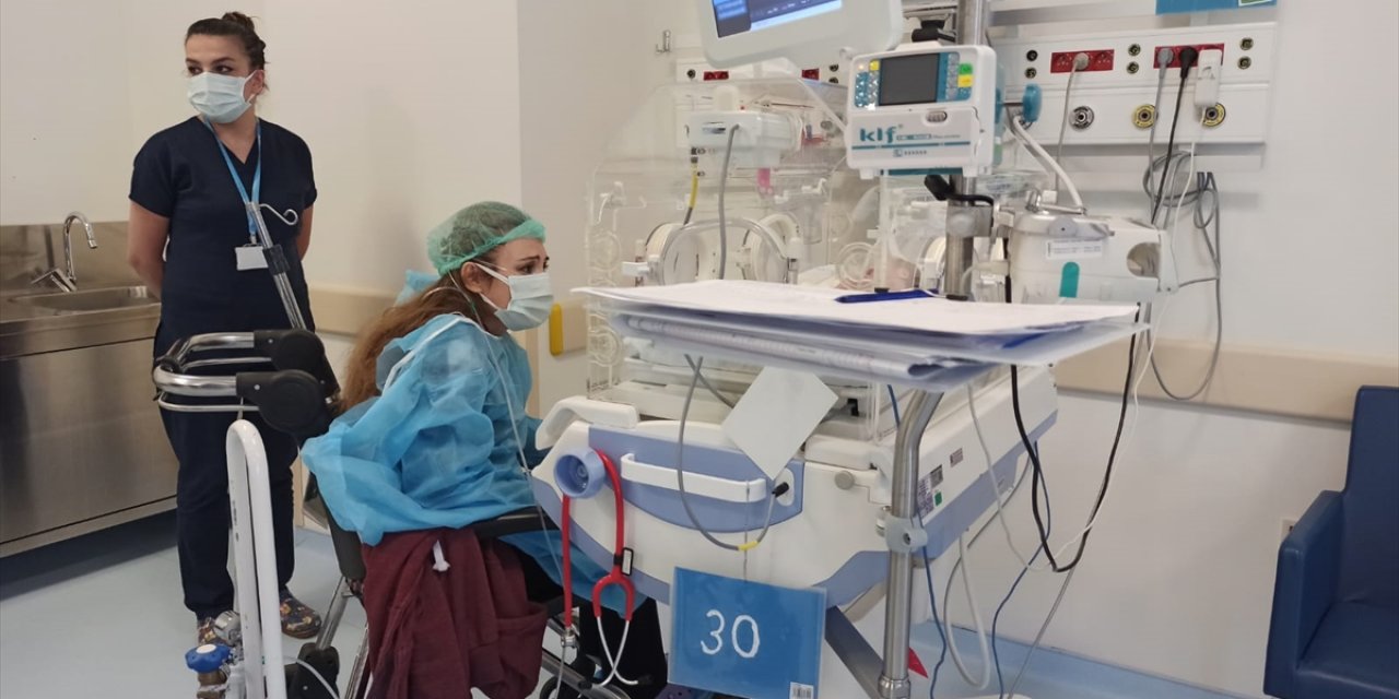 Eskişehir'de Hamileliğinde Kovid-19'a Yakalanan Anne, Doğum Gününde Bebeğiyle Buluştu