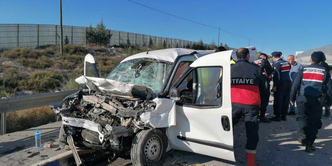 Eskişehir'de Trafik Kazasında 2 Kişi Öldü, 2 Kişi Yaralandı