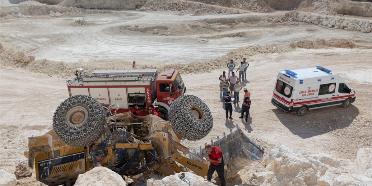 Mersin'de Taş Ocağında Devrilen Kepçenin Operatörü Yaralandı