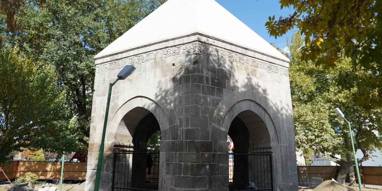 Suya Kanmış Hatun Türbesi'ndeki Restorasyon Çalışmaları