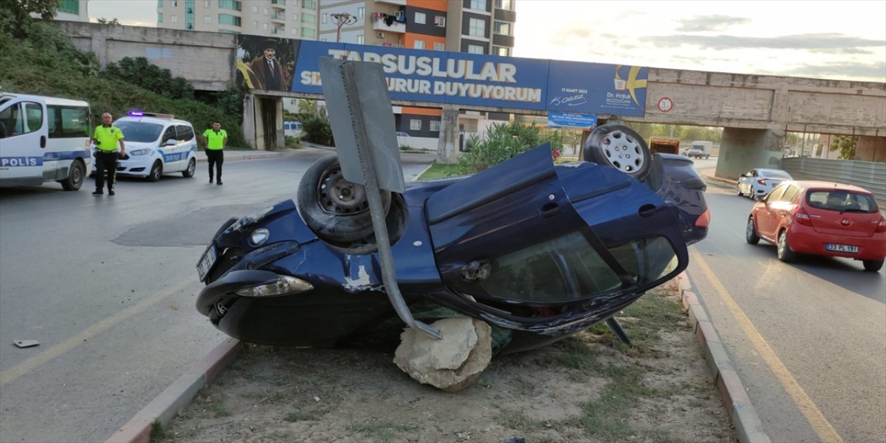 Mersin'de Otomobil İle Pikabın Çarpıştığı Kazada 3 Kişi Yaralandı