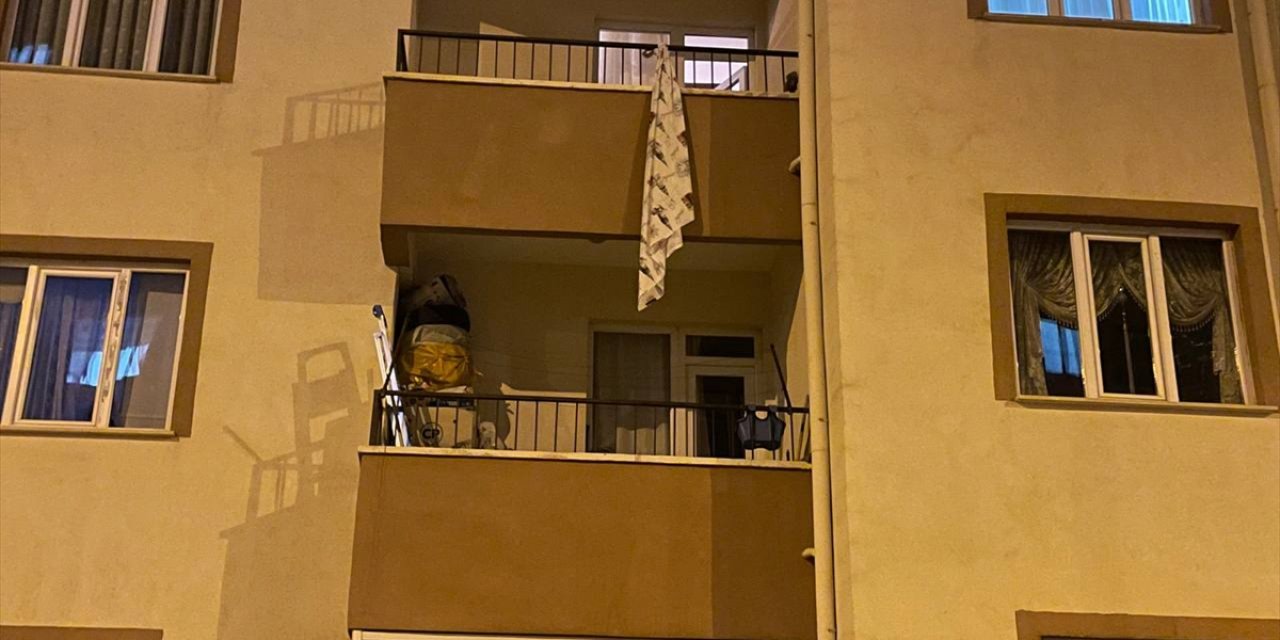 Kayseri'de Balkondan Çarşafla İniş Kötü Sonlandı