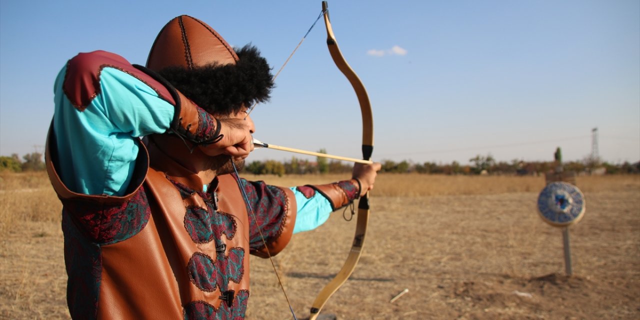 Bilgisayar Oyunu İle Başlayan Merak Eğitmen Yaptı