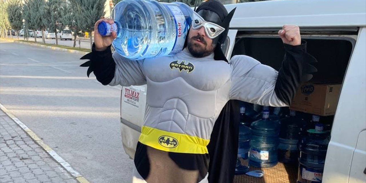 Aksaray'da Kostümle Su Satışı