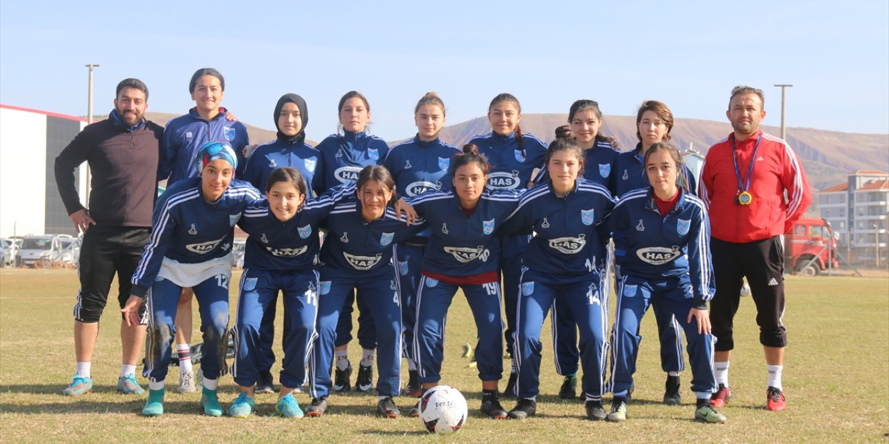 Aksaraylı Kadın Futbolcular 3. Ligde Şampiyonluğu Hedefliyor