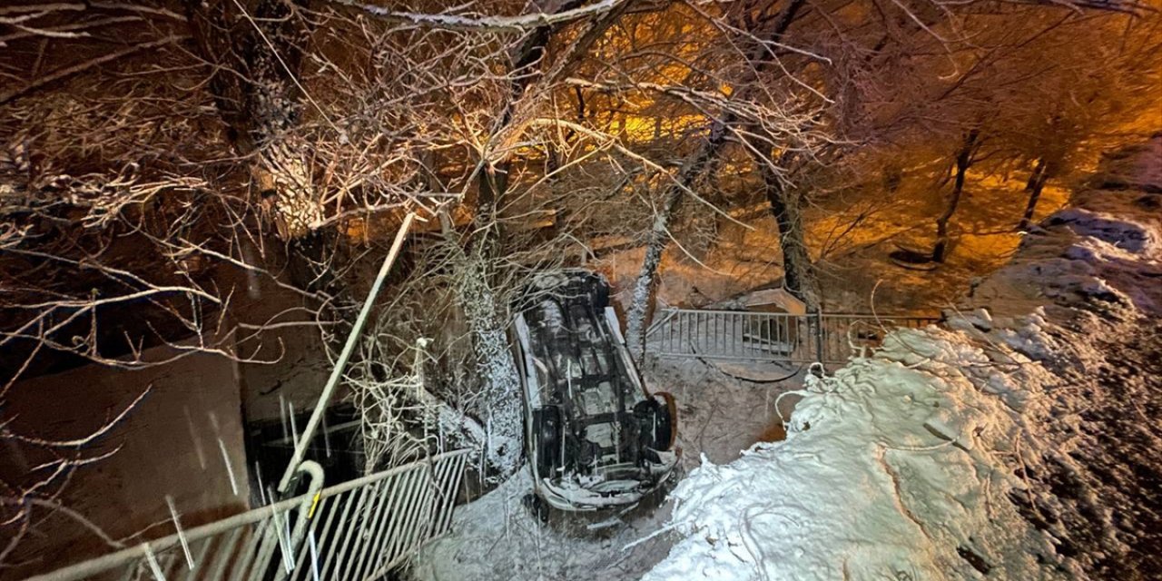 Kayseri'de Kayan Araç 5 Metreden Düştü