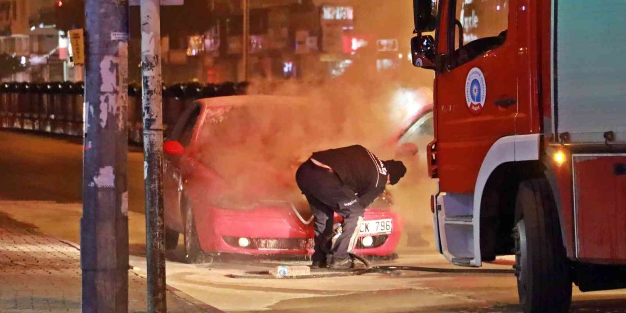 Otomobili Alev Alan Kadın Büyük Şok Yaşadı