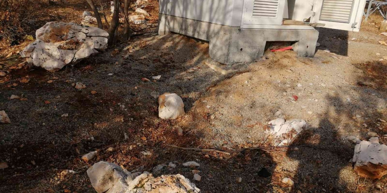 Makas Üzerindeki Kablo Numuneleri Hırsızlık Şüphelisini Ele Verdi