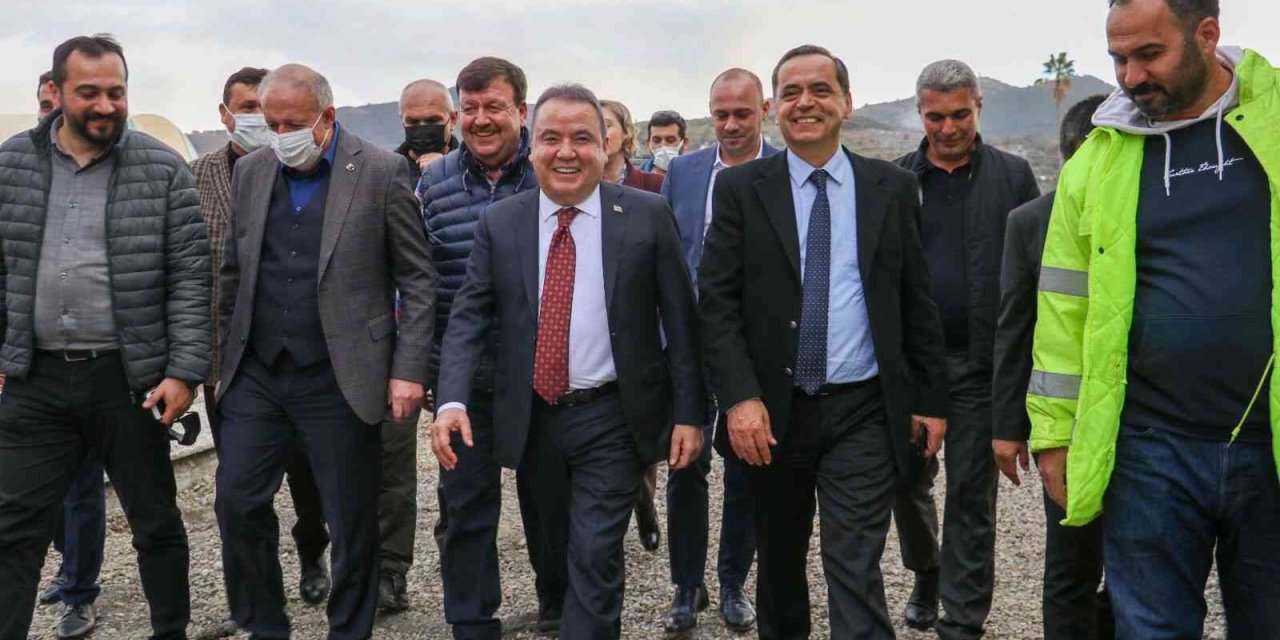 Başkan Böcek, Gazipaşa Kültür Merkezi İnşaatını İnceledi