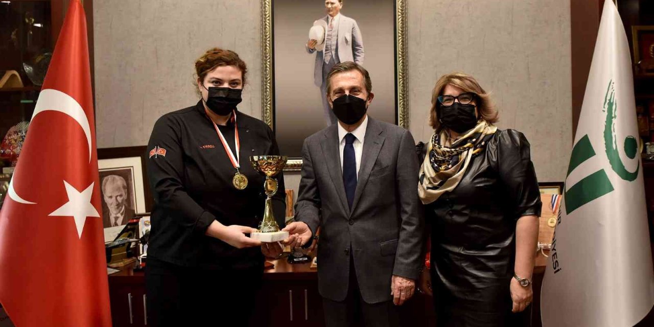 Başkan Ataç Şampiyon Şef Varel’i Tebrik Etti