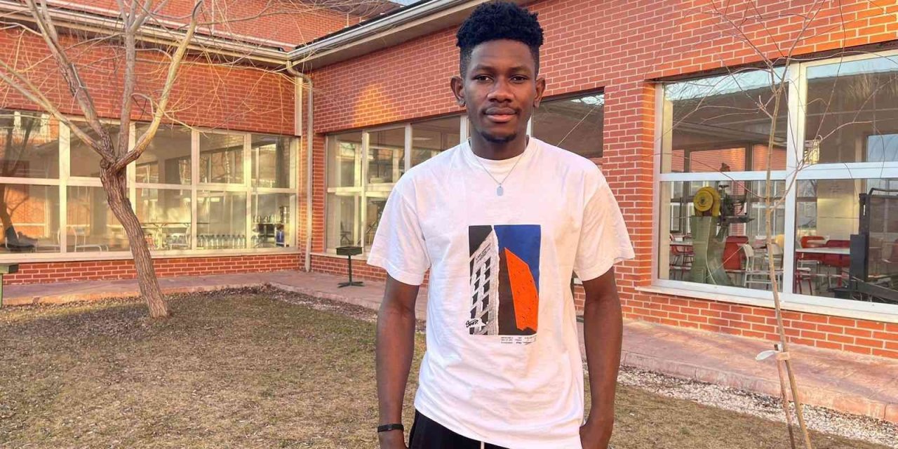 Eskişehir Her Eğitim Öğretim Sezonunda Yeni Ve Renkli Kültürlerle Bütünleşiyor