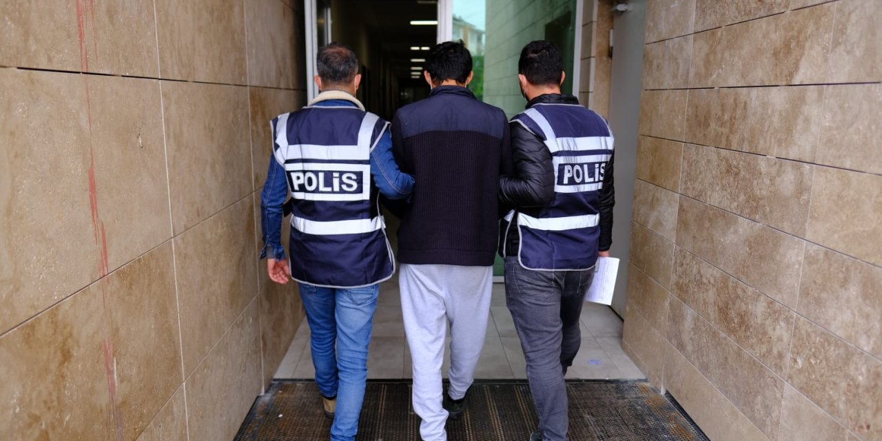 Hırsızlık Suçundan Aranan 4 Şahıs Yakalandı