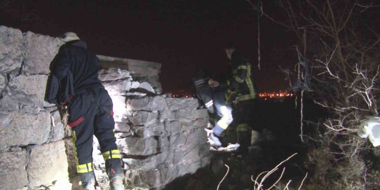 Kayseri’de 6 Metrelik Çukura Düşen Şahıs Kurtarıldı