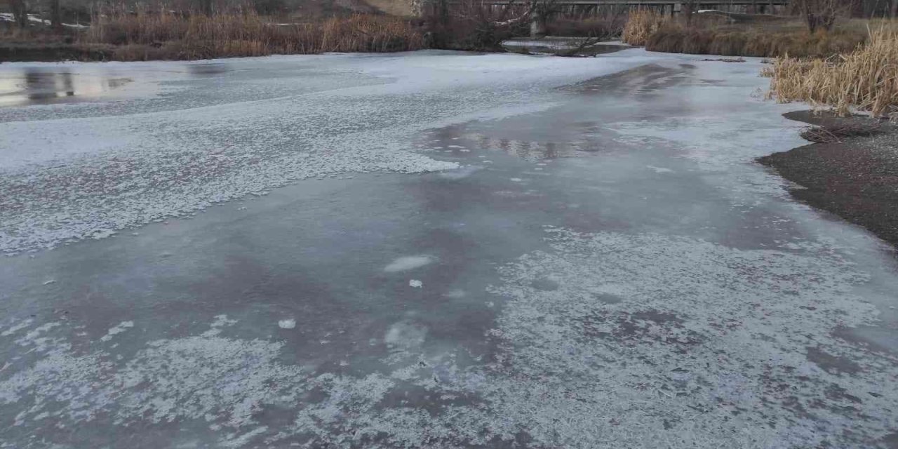 Zamantı Irmağı Buz Tuttu