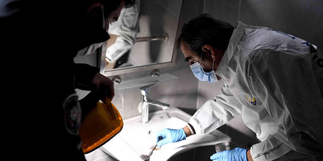 Mersin’de Hırsızların Yeni Hedefi Mezarlık Tuvaletleri Oldu