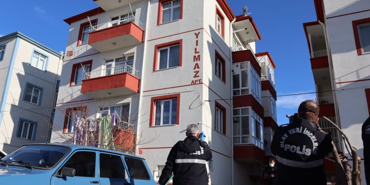 Eşinin Ve 1,5 Yaşındaki Üvey Kızının Boğazını Keserek Öldüren Şahıs Tutuklandı