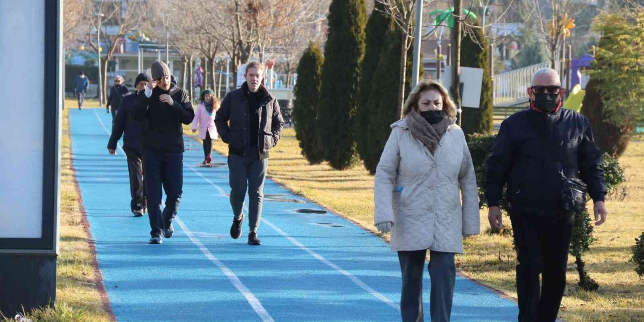 Güneşli Hafta Sonu Sabahını Yürüyüşle Geçirdiler