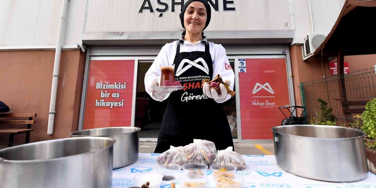 Mersin’de Belediyeden Vatandaşlara ’Kaynar’ İkramı