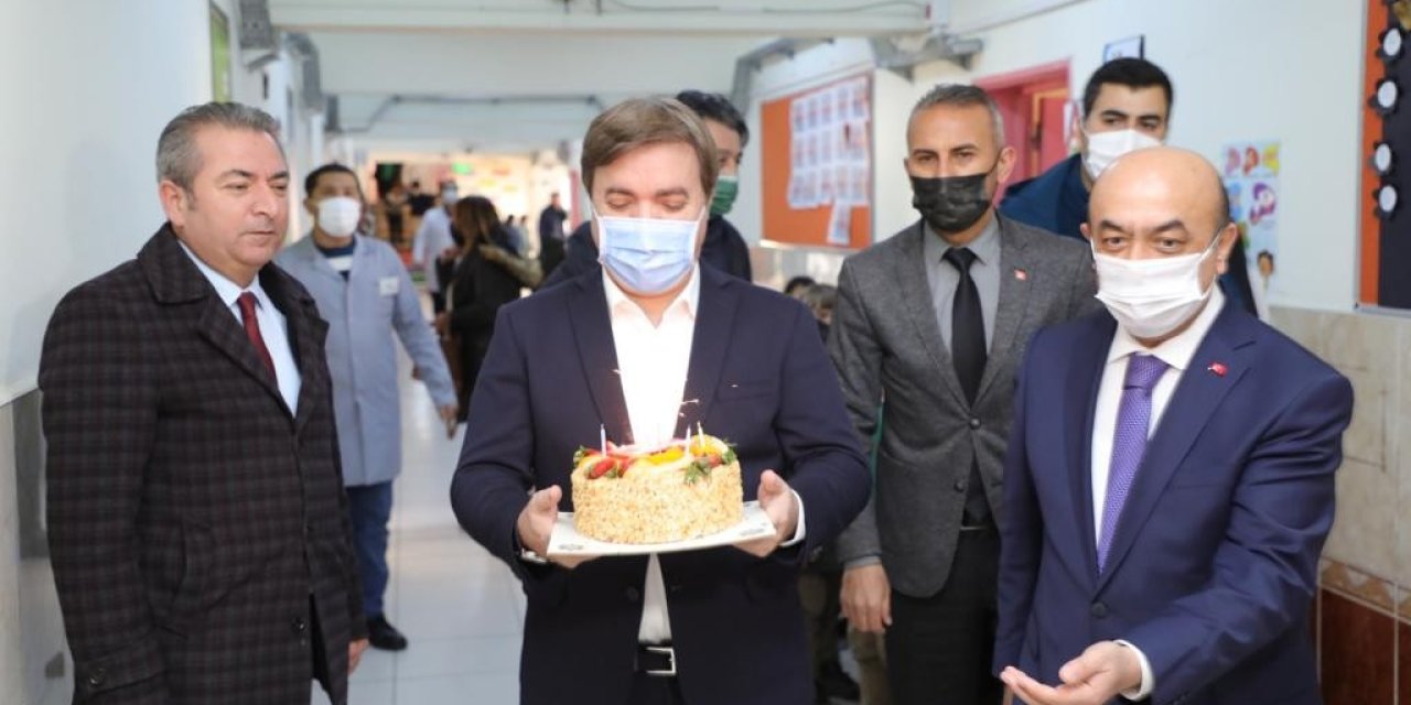 Aksaray'da Miniklerini Yardımına Vali Yetişti