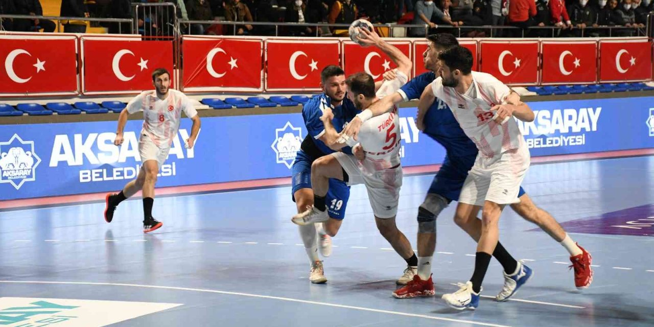 Hentbolda Milli Takım Yunanistan'a Yenildi