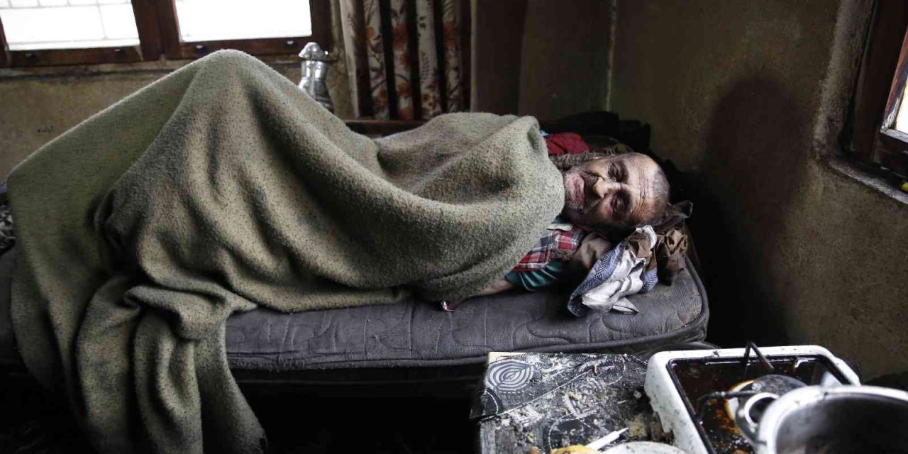 Derme Çatma Evde Kötü Koşullar Altında Yaşayan Yaşlı Adama Büyükşehir Sahip Çıktı