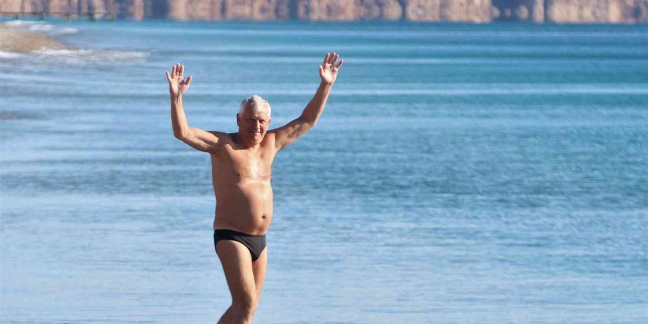 Karla Kaplı Türkiye’ye İnat Antalya’da Deniz Keyfi