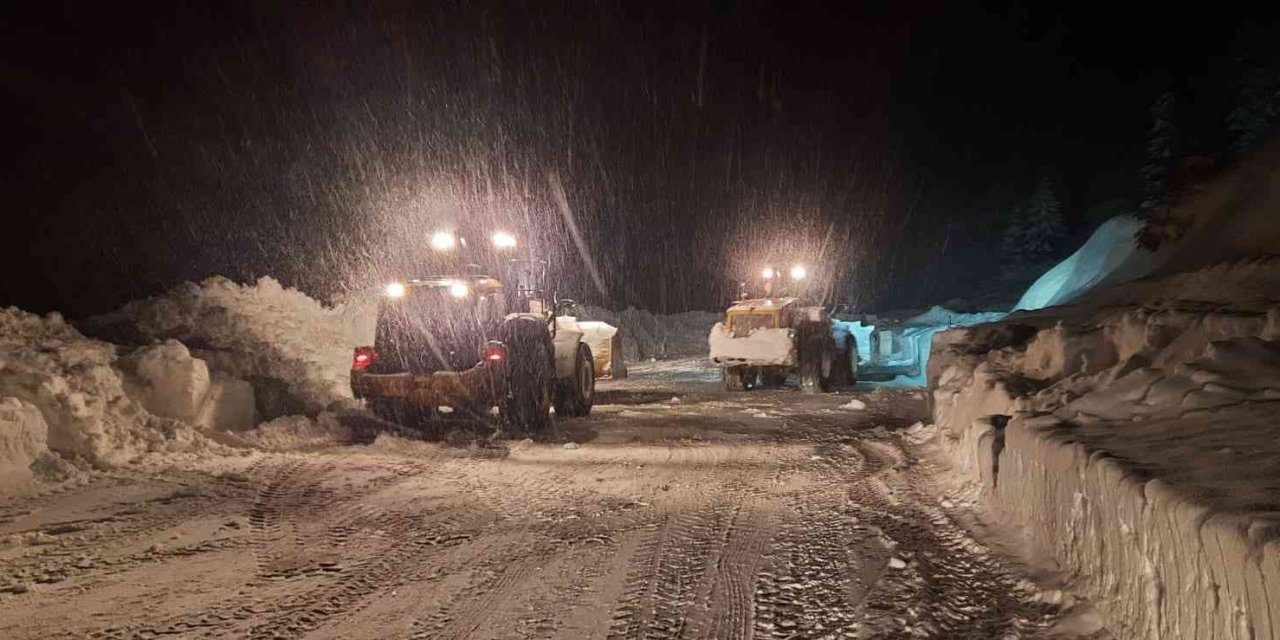 Antalya - Konya Karayoluna Çığ Düştü