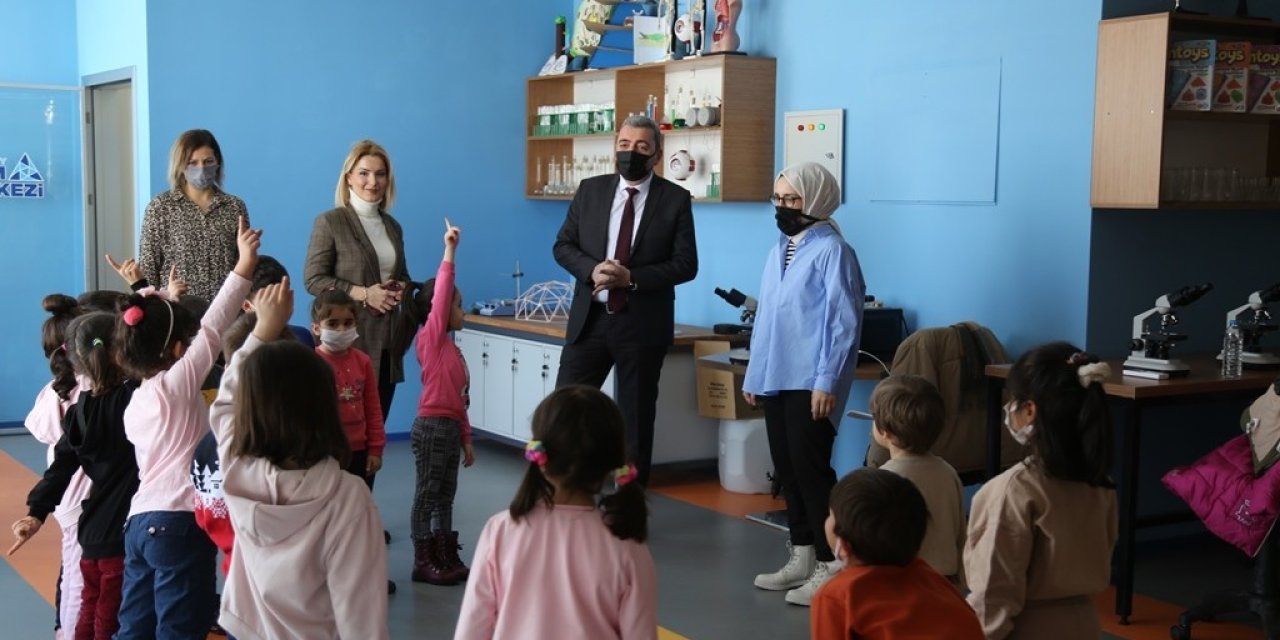 Çocuklar Bilim Kampında Atölye Çalışmalarına Katıldı