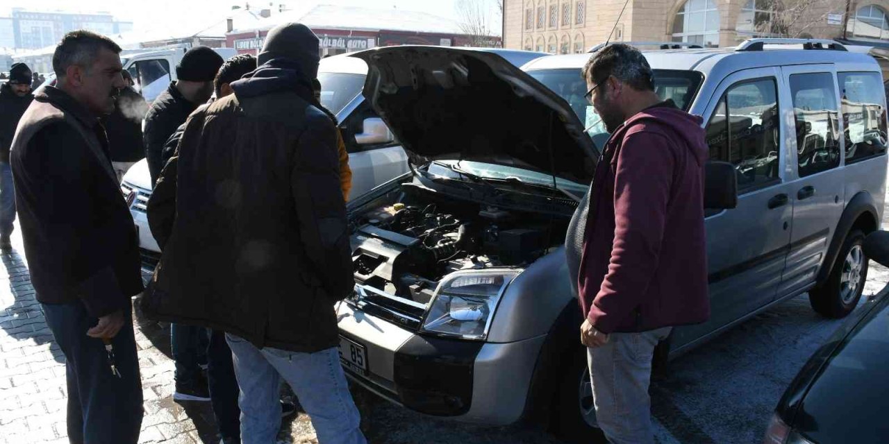 Aksaray'da İkinci Elde Yaprak Kımıldamıyor