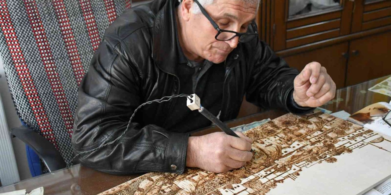 Mimar Olamadı Ama Hayallerini Ahşaba Resmediyor