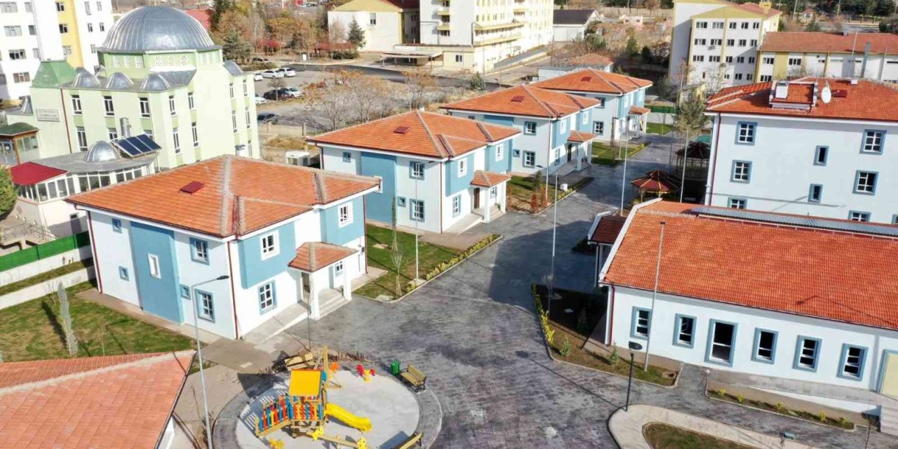 Aksaray’da Sevgi Evleri Protokolle Teslim Edildi