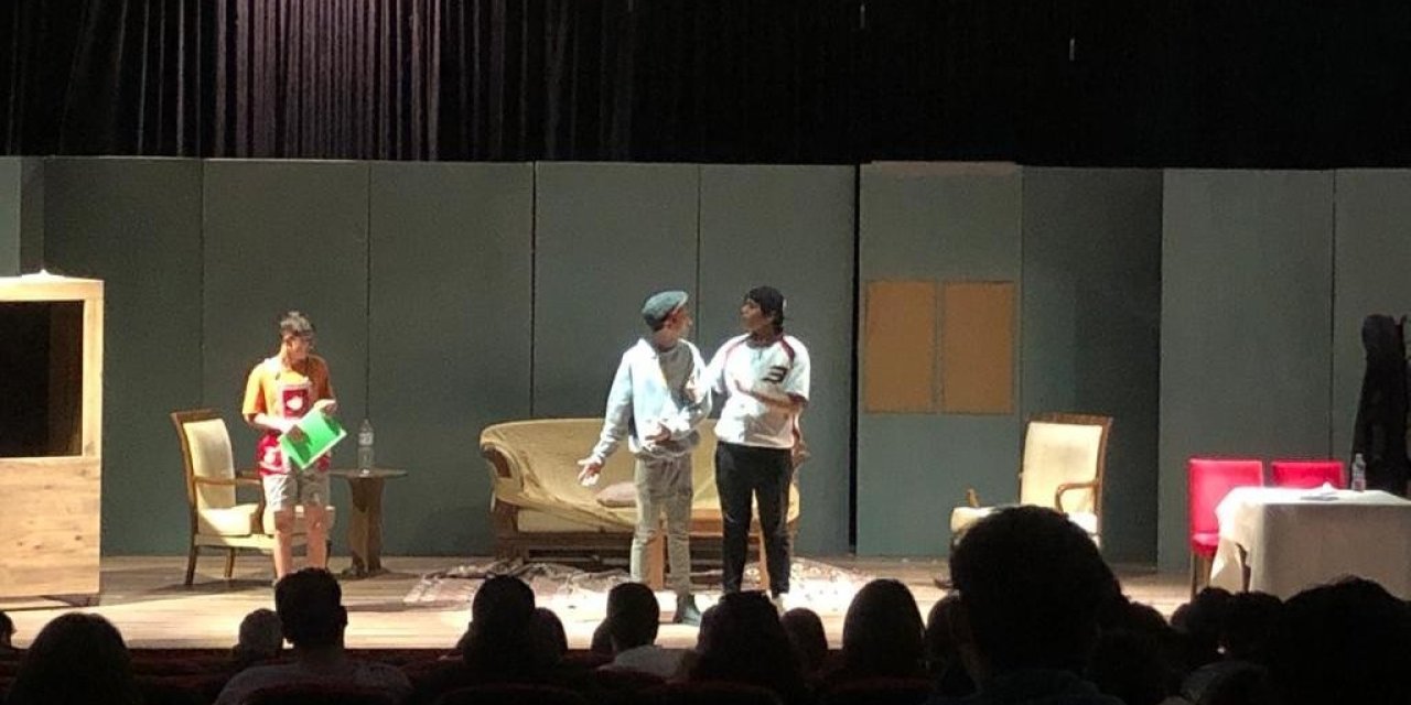 Erdemli’de ’yatırlı Günler’ Adlı Tiyatro Oyunu Sahnelendi