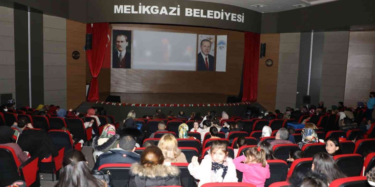 Melikgazi’de Çocukların Sinema Keyfi Devam Ediyor