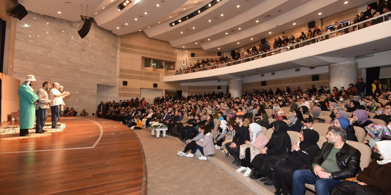 “ziyafet Sofrası” Oyunu, Konyalı Tiyatro Severlerle Buluştu