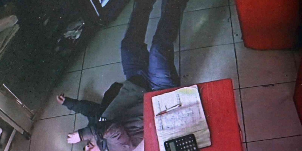 Cep Telefonu Çalınan Zihinsel Engelli Vatandaş Üzüntüden Kendini Yerlere Attı, Telefonuna Kavuşunca Yüzünde Gülücükler Açtı