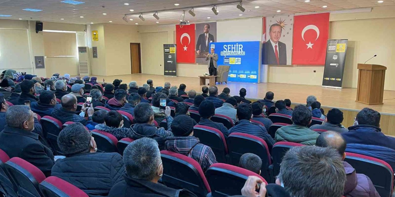 Şehir Konferansları Sevilen İsimleri İlçelerdeki Vatandaşlarla Buluşturdu