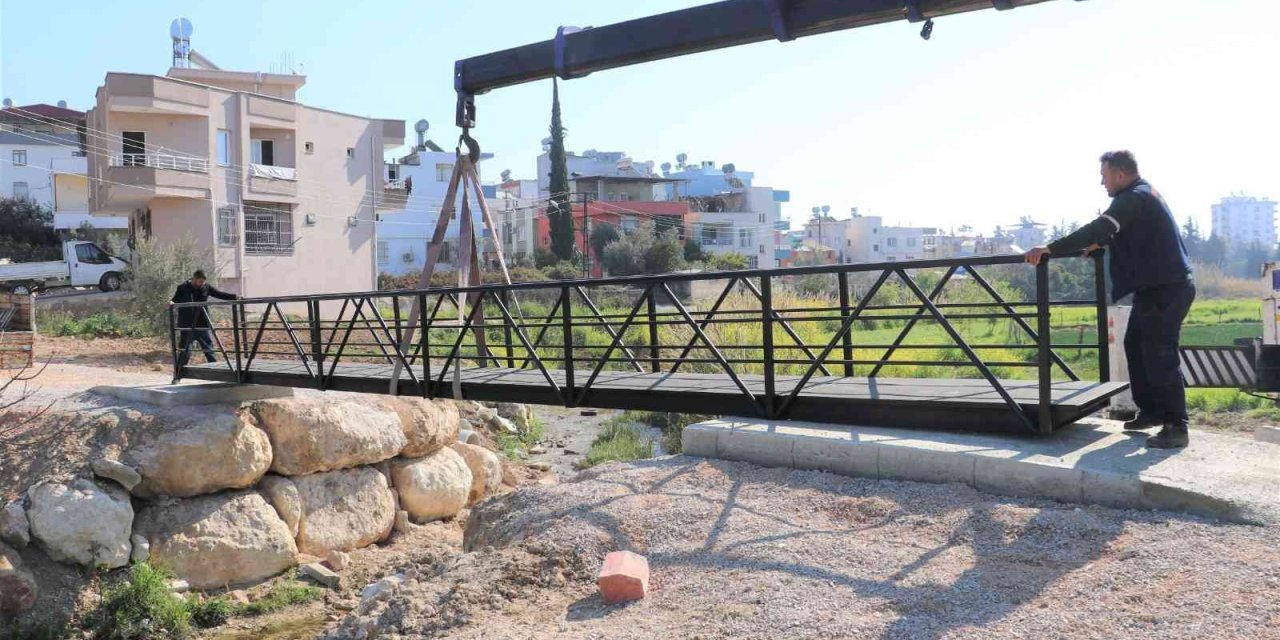 Toroslar Belediyesinden Çukurova Mahallesine Yaya Köprüsü
