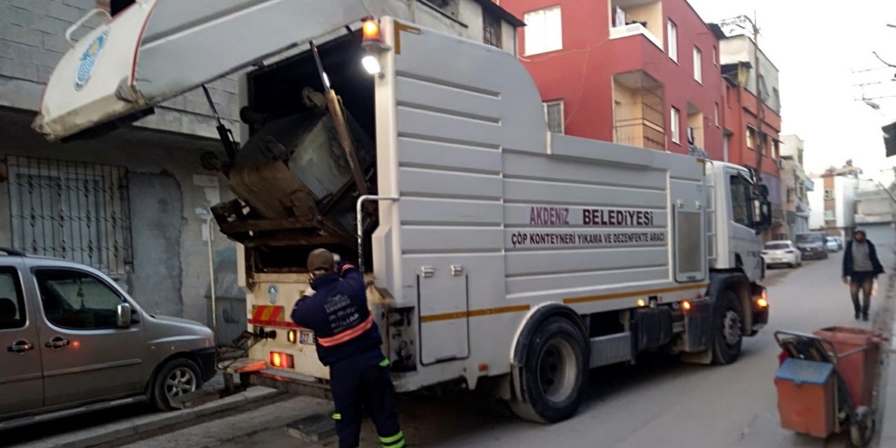 Akdeniz’de Ekipler 7/24 Temizlik Hizmeti Veriyor